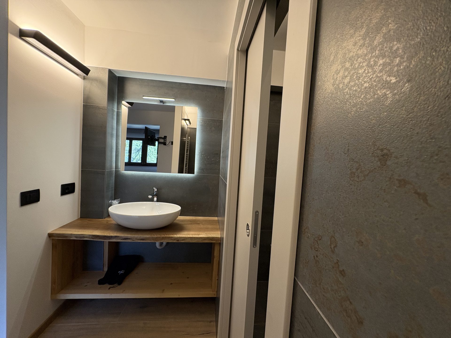 Alpine Family: il secondo lavabo del bagno